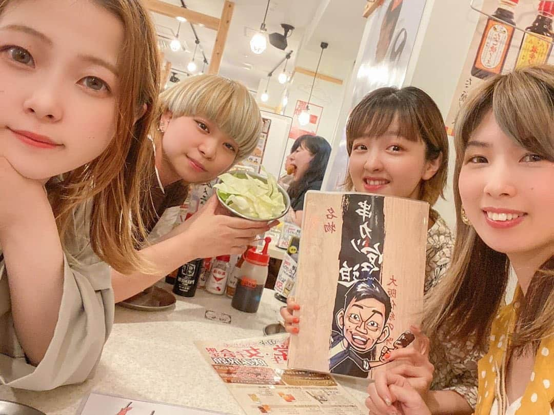 串カツ田中のインスタグラム：「. @tomoe_thedots さん より 串カツ田中をご利用いただきありがとうございます！✨  串カツ田中で女子会はいかが？💁‍♀️ お店の明るい雰囲気と豊富なメニューで会話に華が咲くこと間違いなし！🌸  ※コースメニューもございます。詳しくはHPよりご確認ください。 ----------------------------------------------------- . . 女子会👸💓 . . ----------------------------------------------------- . みなさんも #串カツ田中 で投稿してみてくださいね。投稿いただいた素敵なお写真を、串カツ田中の公式アカウントでご紹介させていただいております！ . .#串カツ #串カツ田中 #2度づけ禁止 #揚げたて #大阪伝統の味 #大阪グルメ #東京グルメ #福岡グルメ#たのしすぎた #食べ過ぎ注意 #グルメ巡り #ぐるめ #インスタグルメ #また集まりたい #みんなで #串揚げ #ソフトドリンク #たべすたぐらむ #おしゃべり #思い出グラム #おいしいもの大好き #おいしかった😋 #ビール女子 #居酒屋巡り #元気出た#くしかつ #揚げ物大好き #ぐるめすたぐらむ #おいしいもの好きな人と繋がりたい #あげもの」