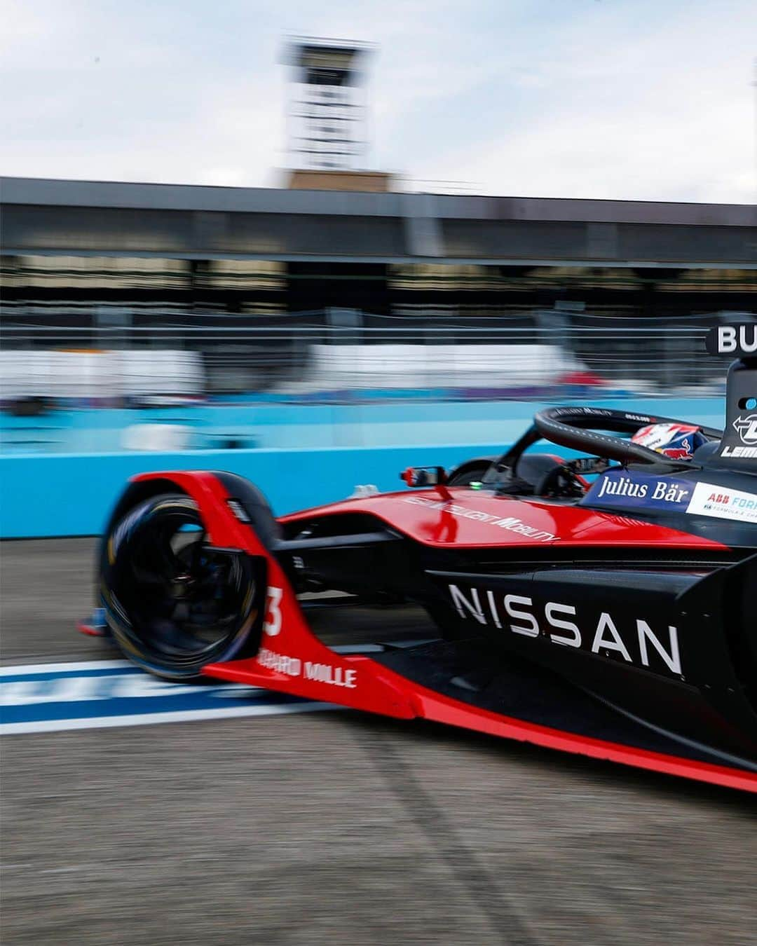 Nissanさんのインスタグラム写真 - (NissanInstagram)「Earlier this year, after a five-month break, #FormulaE racing restarted with 6 races and @Nissanedams team finished 2nd in the Teams Championship! @NissanSports #Nissan #NissanIntelligentMobility」10月23日 22時10分 - nissan