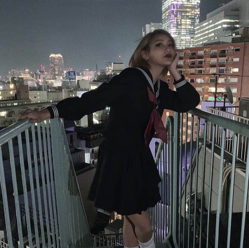 えまぽち(穂波エマ)のインスタグラム：「東京の夜は明るいです🌉  #体制どない？#単車の虎」