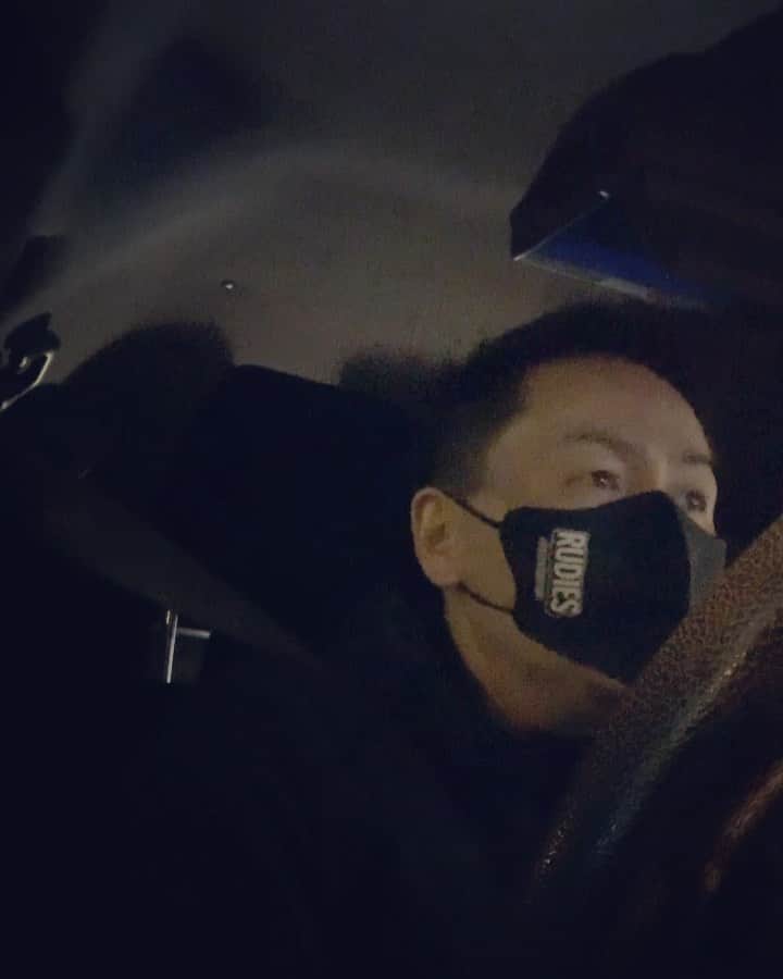 こーいちのインスタグラム：「SMAP歌いながら向かう先はもちろん  #スタジオ」