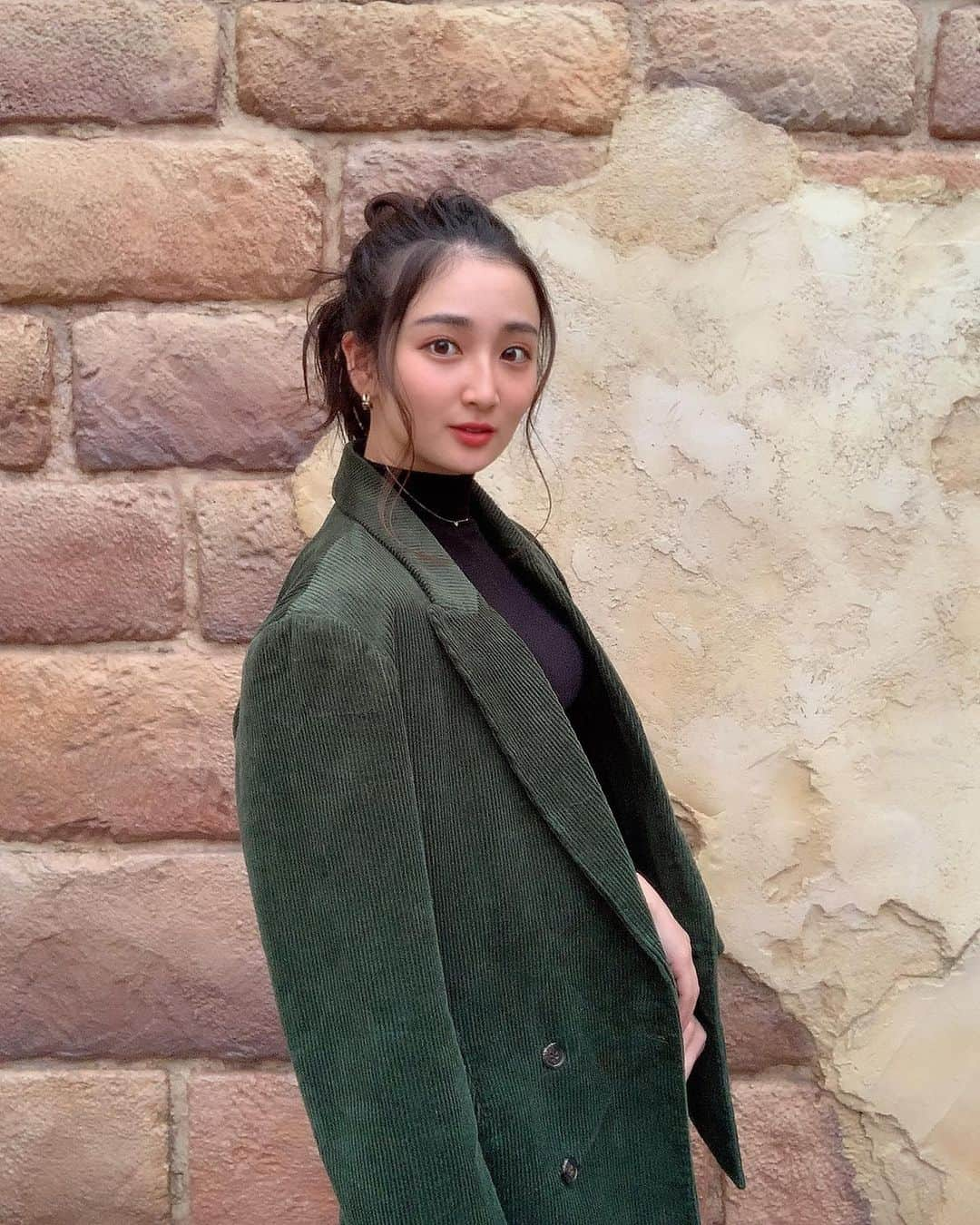 小磯陽香さんのインスタグラム写真 - (小磯陽香Instagram)「. new tops new jacket  #ootd #green #greenjacket #グリーンコーデ #グリーンジャケット　#小磯陽香」10月23日 20時36分 - haruka._.koiso