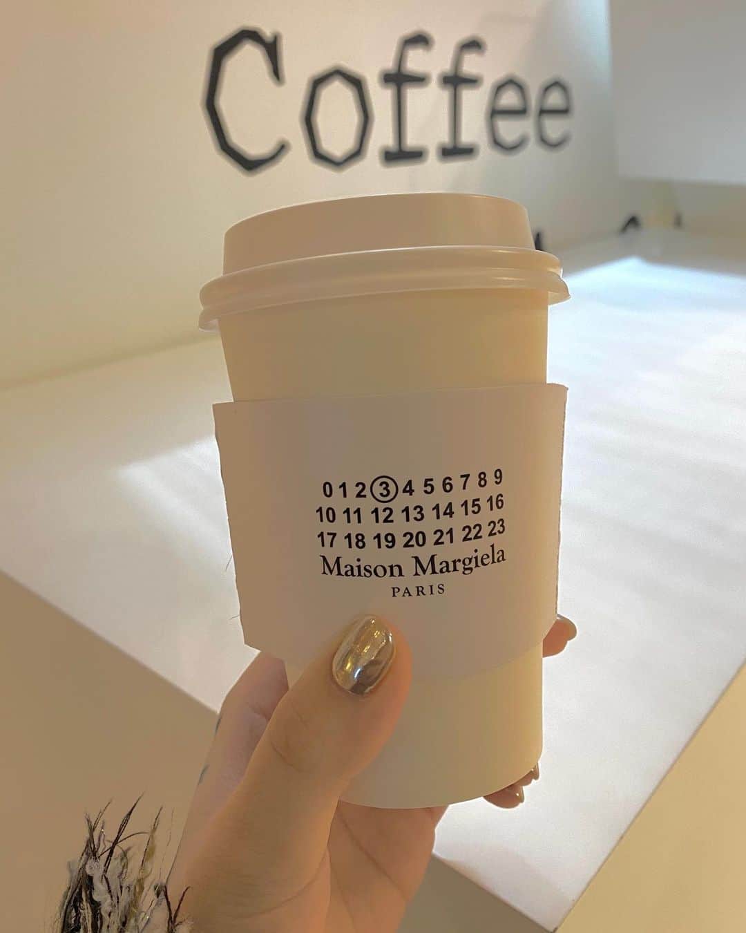 Abby Chenのインスタグラム：「☕️🤍」