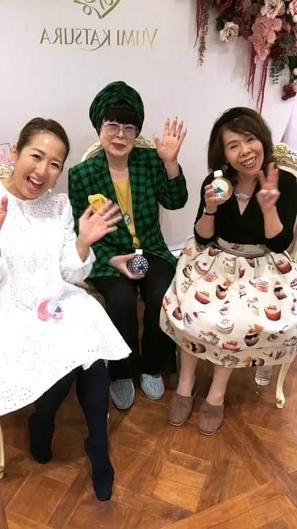 yumikatsuraのインスタグラム：「桂由美・伊藤羽仁衣さん・エマ理永さん、日本を代表するウエディングドレスデザイナー3名による豪華配信！」