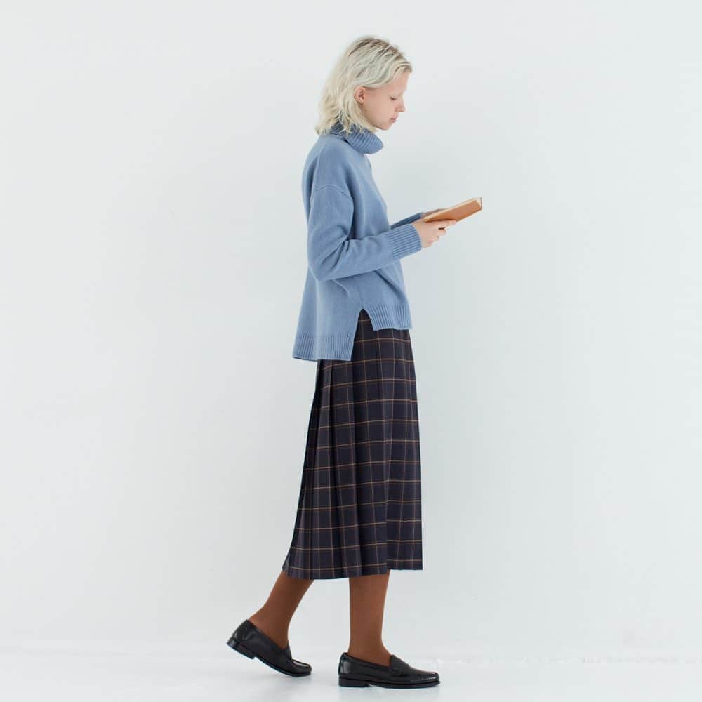 のインスタグラム：「【MP STORE】 AUTUMN/WINTER COLLECTION 2020  ＜ウールビエラ プリーツスカート＞ 動くと軽やかに揺れるプリーツスカート。カジュアルにもきれいめスタイリングでもキマるコーディネートは自由自在！  #MPSTORE #MACKINTOSHPHILOSOPHY  #GREYLABEL #MPストア #エムピーストア  #マッキントッシュフィロソフィー #グレイラベル #MACKINTOSH  #マッキントッシュ #2020 #British #ブリティッシュ  #SKIRT #スカート #Check #チェック #Unisex #ユニセックス . #Tokyo #Futakotamagawa #RISE #Osaka #Lucua #NambaParks」
