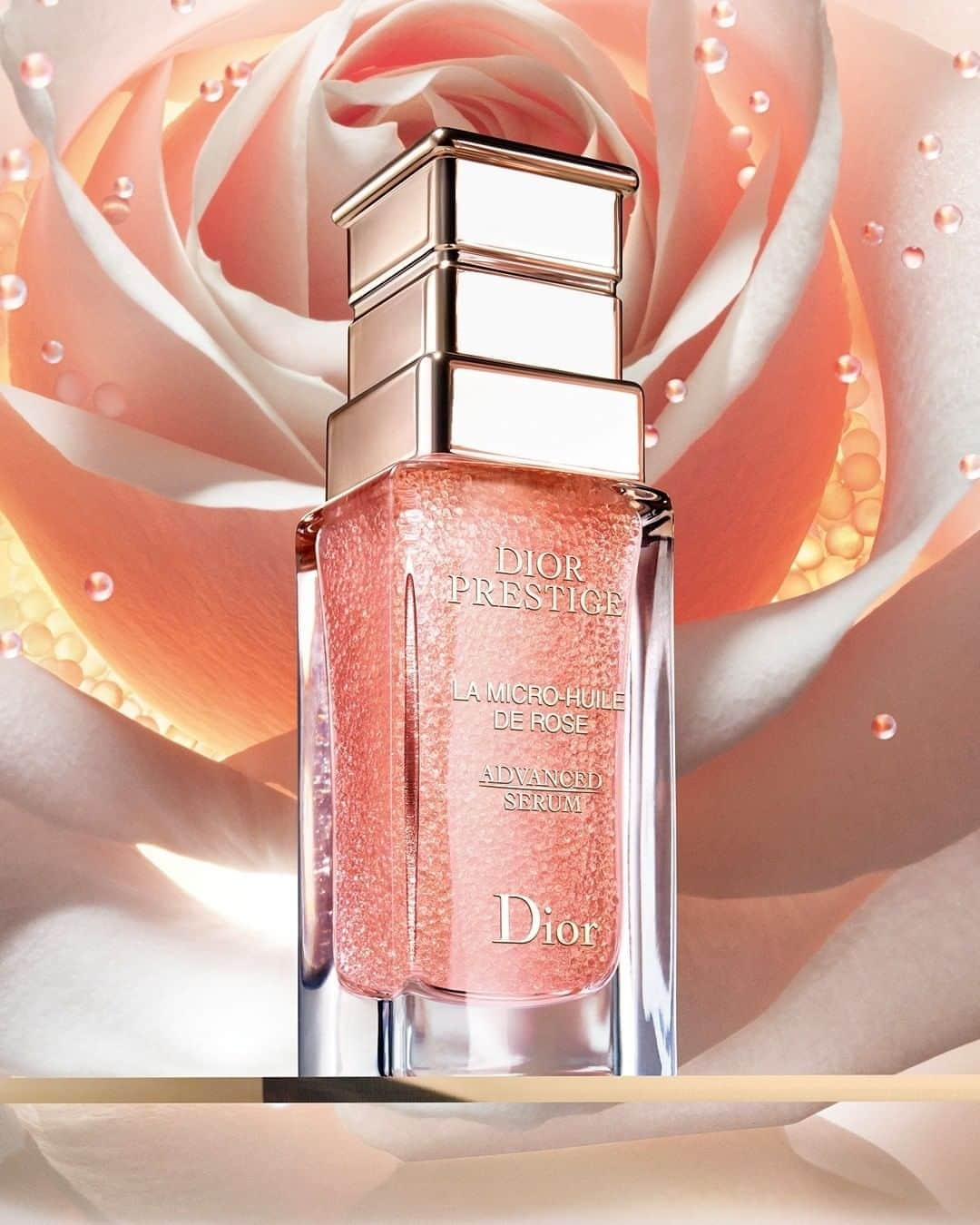 クリスチャンディオールさんのインスタグラム写真 - (クリスチャンディオールInstagram)「THE NEW DIOR PRESTIGE LA MICRO-HUILE DE ROSE ADVANCED SERUM. The new ultimate repairing serum crafted from the exclusive Rose de Granville. 10.000 micro-pearls, 2 times more concentrated, for deep repair, visibly uplifted youth. The 22 micro-nutrients from the flower now allied to the repairing rose sap from the stem. An exceptional age-transcending power concentrated at the heart of the new DIOR PRESTIGE LA MICRO-HUILE DE ROSE ADVANCED SERUM. • #diorskincare #diorprestige @diorskincare」10月23日 21時00分 - dior