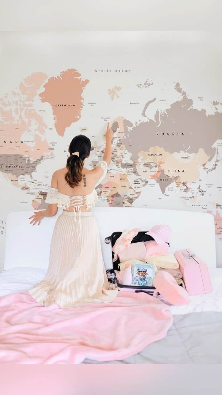のインスタグラム：「This is how each picture is edited by keeping all the small details in mind❤️P.s this is shot and edited by me.  I used canon 6D mark 2 and edited using Adobe Photoshop.   #AakritiRana #edit #photoshootideas #home #homedecor #editing #map #wallpaper #reel #reelitfeelit」