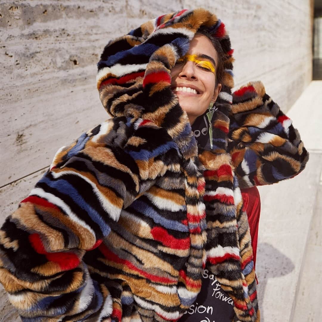 デシグアルのインスタグラム：「Some like it hot! Bold and adorable. Soft, fuzzy and with energetic character. To match with everything.」