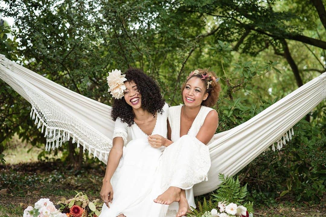 ミナのインスタグラム：「Our brides quite often choose a barn as their wedding venue and Indiebride dresses are perfect in a barn setting! This gorgeous shoot at the stunning Oak Barn with these two gorgeous and giggly brides in our blog now. 💕 Link in bio.⁠ ⁠ Venue: @theoakbarnff ⁠ Photography: @pennyyoungphotography⁠ Flowers: @bluehenflowers⁠ Makeup and hair: @sjbhairandmakeup⁠ Models: @aishakarinah and @itzajiana ⁠ ⁠」