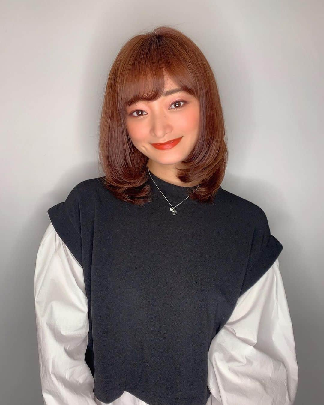 内田美麗（麗奈ゆう）さんのインスタグラム写真 - (内田美麗（麗奈ゆう）Instagram)「カラーカットトリートメントしてもらったよ〜🥰🥰🥰  カラーはちょっとだけ落ち着かせたよ💓 そして前髪切ったのよん🌷🌷 どうかしら？？🍑  私的にはとてもお気に入り😊🍓👍  北谷さんはプチウルフとボブが得意なので是非行ってみて💓💓💓  @tiechel_press  @kitadani_koujiro   #ヘア#ヘアアレンジ #ヘアカラー#ヘアスタイル#ブラウンカラー#前髪#表参道#ヘアサロン#ヘアカット #トップス#zara」10月23日 21時02分 - miretan29