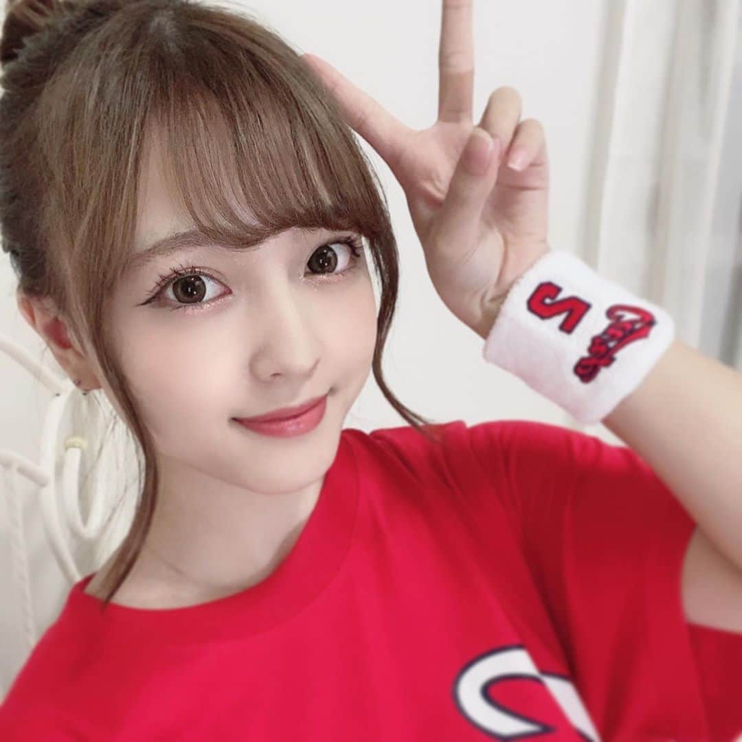 のインスタグラム：「コスプレ撮り溜めおわっちまった〜ラストはコスプレでもなんでもないけどカープ女子 (っ'-')╮=͟͟͞͞⚾ﾌﾞｫﾝ   #カープ#カープ女子#野球女子 #CARP#広島 #instagood #instalike #instagram #japanesegirl #gravure#photography #flowers #fff #셀카#뷰티스타그램#셀카그램#좋아요#팔로우 #粉我」