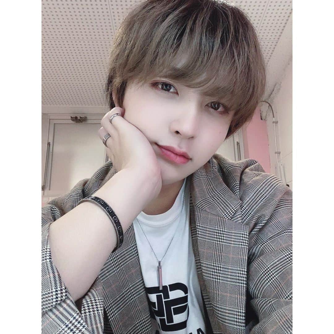 HIROTOのインスタグラム：「#ivvy #hiroto #today #selca #photo #jpn #artist #me #l4l #팔로우 #셀카 #instagram #instagood #instasize」