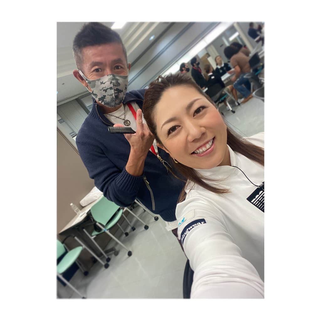 宮里美香のインスタグラム：「*** ＴＶ収録でした✩.*˚ 放映日はまた後日お知らせします！！🥳 . . 撮影時に、ヘアーメイクを担当してくれている山中さん🤙 もう7年くらいの付き合い✨ やっぱりプロのヘアーメイクさんにやってもらうと仕上がりが全然違う！！いつもありがとうございます☺️ . #tv収録  #楽しかった  #プロの #ヘアーメイク #全然違う  #いつもありがとうございます」