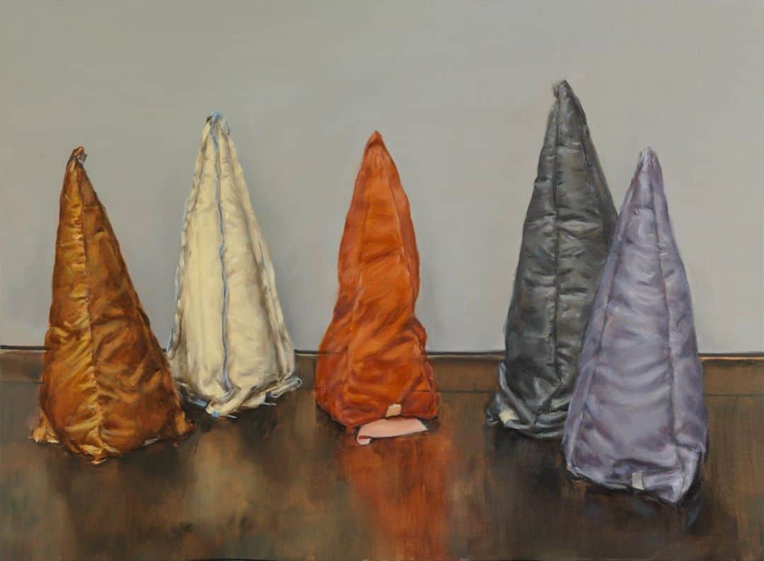 ZOO Magazineさんのインスタグラム写真 - (ZOO MagazineInstagram)「Our cover star from issue 67, Michaël Borremans appears in an exciting new solo exhibition, opening on October 28, entitled ‘Coloured Cones,’ at the Zeno X Gallery in Antwerp, Belgium. Borremans presents a new series of paintings, a wonderfully colorful addition to his illustrious oeuvre. Cone-shaped objects covered in satin become the artist’s focus, appearing in various different constellations in the foreground of his canvases. These objects become succinctly figurative in Borremans’ human-like compositions, lending themselves to an anthropomorphic reading. The artist’s painterly gestures revitalize the canvas, adding surprising dynamism to his inanimate subjects, his sincere approach engaging with the cones as one would a group of figures. Zeno X Gallery curates a beautiful show, spotlighting the art of their national Belgian talent.  ZOO 67 , HOPE  Interview by @manuelamartorelli  Michaël Borremans photographed by Kin Yuen  www.zeno-x.com  #michaelborremans #michaëlborremans #artist #painter #cones #fineart #gallery #zoomagazineissue68 #zoomagazineissue67 #galleryart #painting #zoomagazinelovesart #culture #zoomagazine #magazine」10月23日 21時13分 - zoomagazine