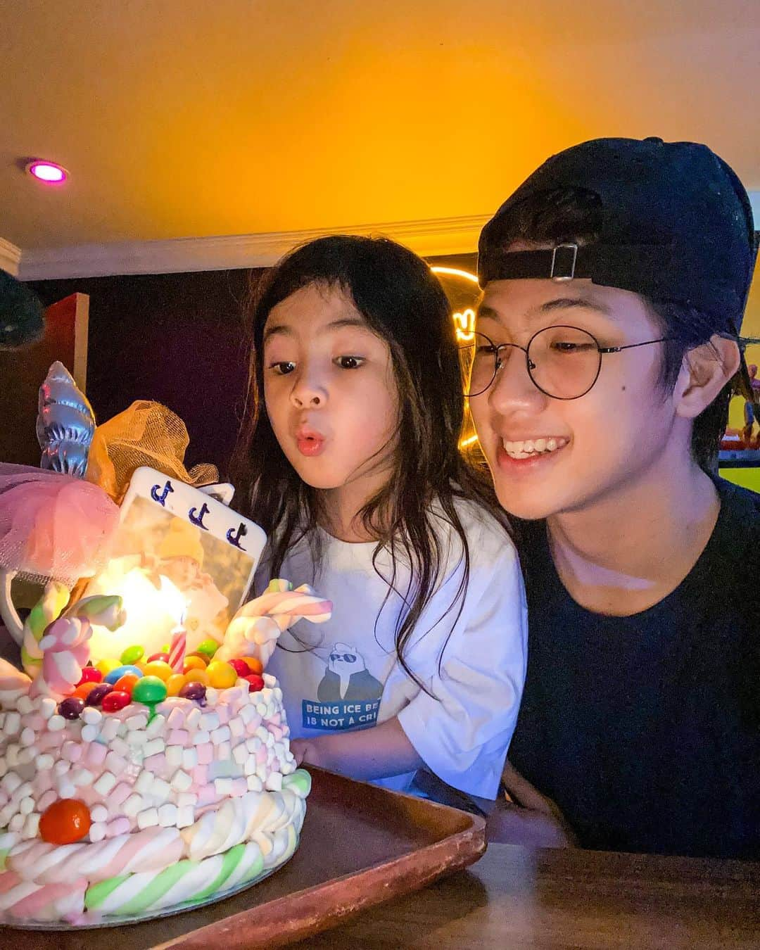 Ranz Kyleさんのインスタグラム写真 - (Ranz KyleInstagram)「Wishing a special birthday to my lil sister @onewithnatalia who always brightens up my day haha! Always remember that kuya loves you hehe 🥳🎂」10月23日 21時24分 - ranzkyle