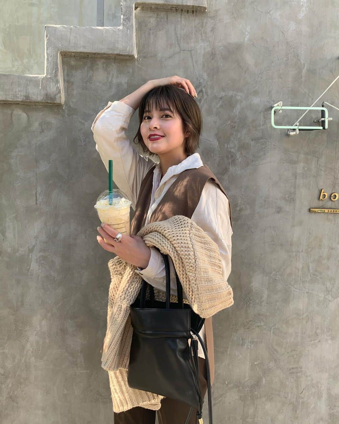 えなちぃのインスタグラム：「最近いい感じに髪の毛伸びてきて、嬉しい🥺💓 気温も、寒い日が続いてるので、 この薄手のニットカーディガンがちょうどいーのよ😍 11月までは秋ファッションを楽しみたいな💓💓」