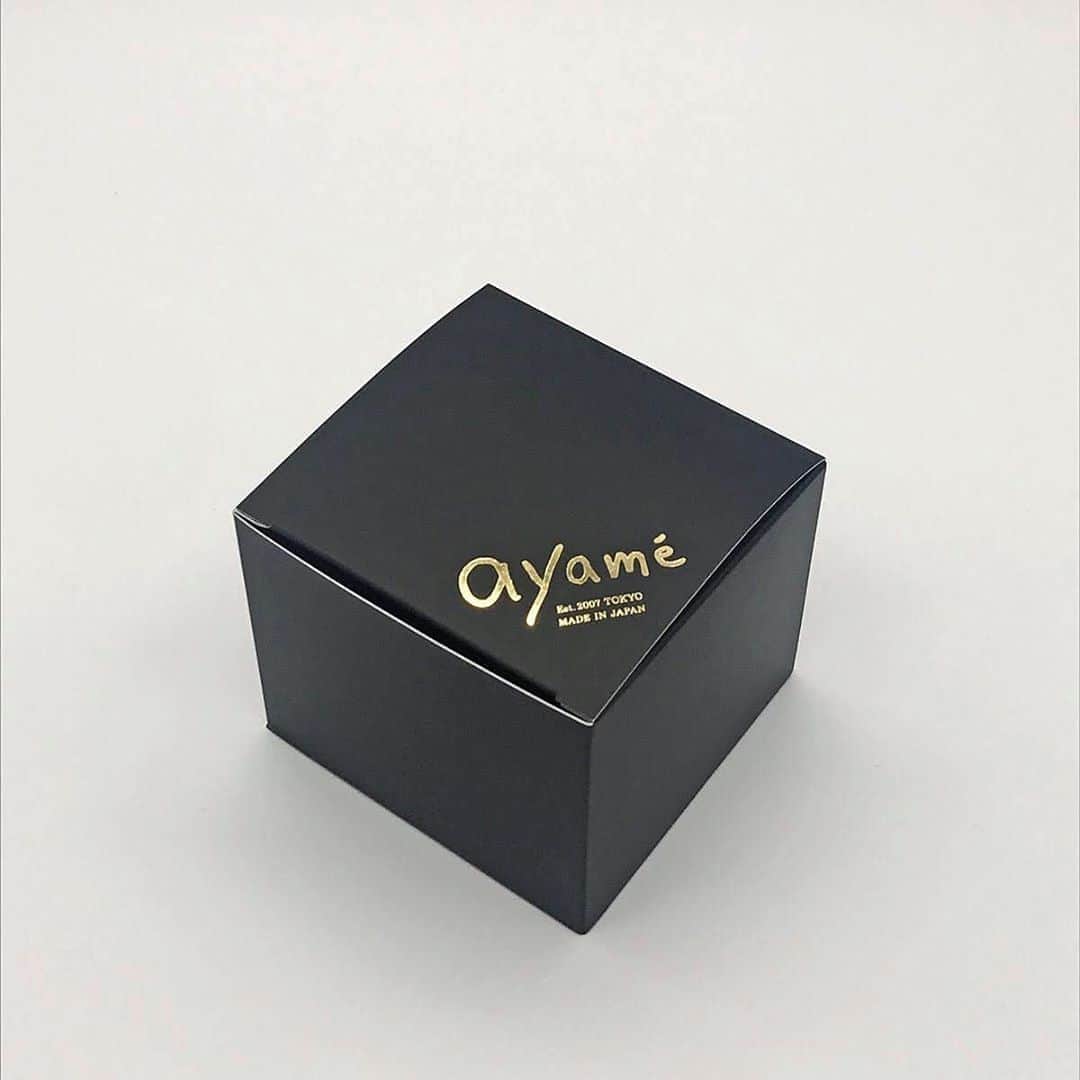 アヤメのインスタグラム：「Mystery box for Xmas is coming soon...🎄🎁 2-3足用のギフトボックス作りました🎁😃リボンももうすぐ上がってきます🎀#christmasgiftideas #christmasshopping2020 #socksgift #ミステリーボックス #クリスマスギフト」