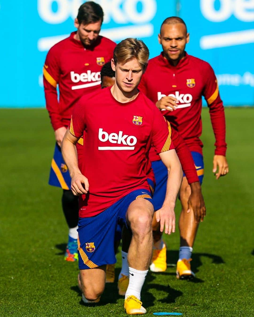 FCバルセロナさんのインスタグラム写真 - (FCバルセロナInstagram)「Preparations for #ElClásico 💪 ¡Vamos equipo! Som-hi!!! 🔵🔴 👍 @gatorade」10月23日 21時34分 - fcbarcelona