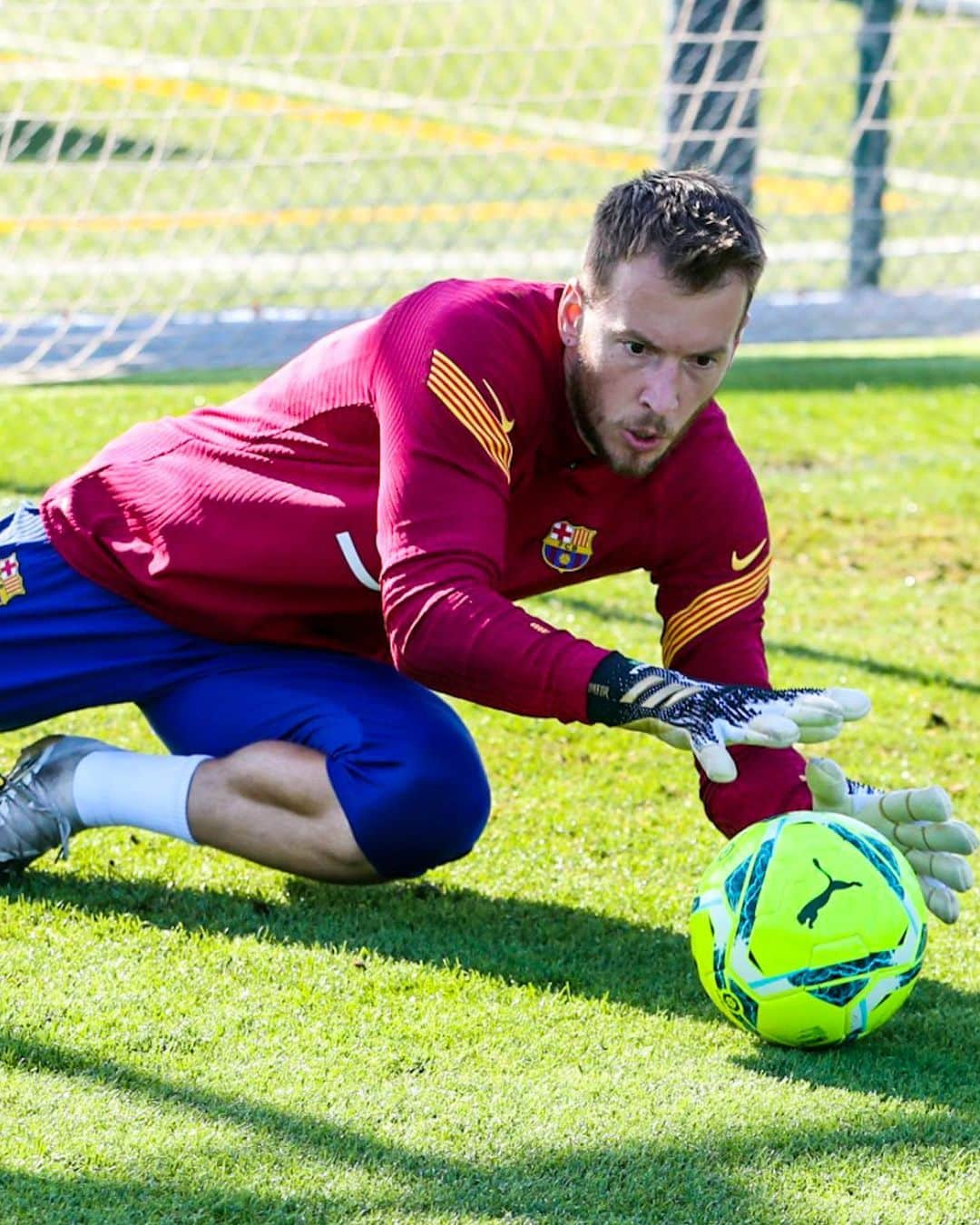 FCバルセロナさんのインスタグラム写真 - (FCバルセロナInstagram)「Preparations for #ElClásico 💪 ¡Vamos equipo! Som-hi!!! 🔵🔴 👍 @gatorade」10月23日 21時34分 - fcbarcelona