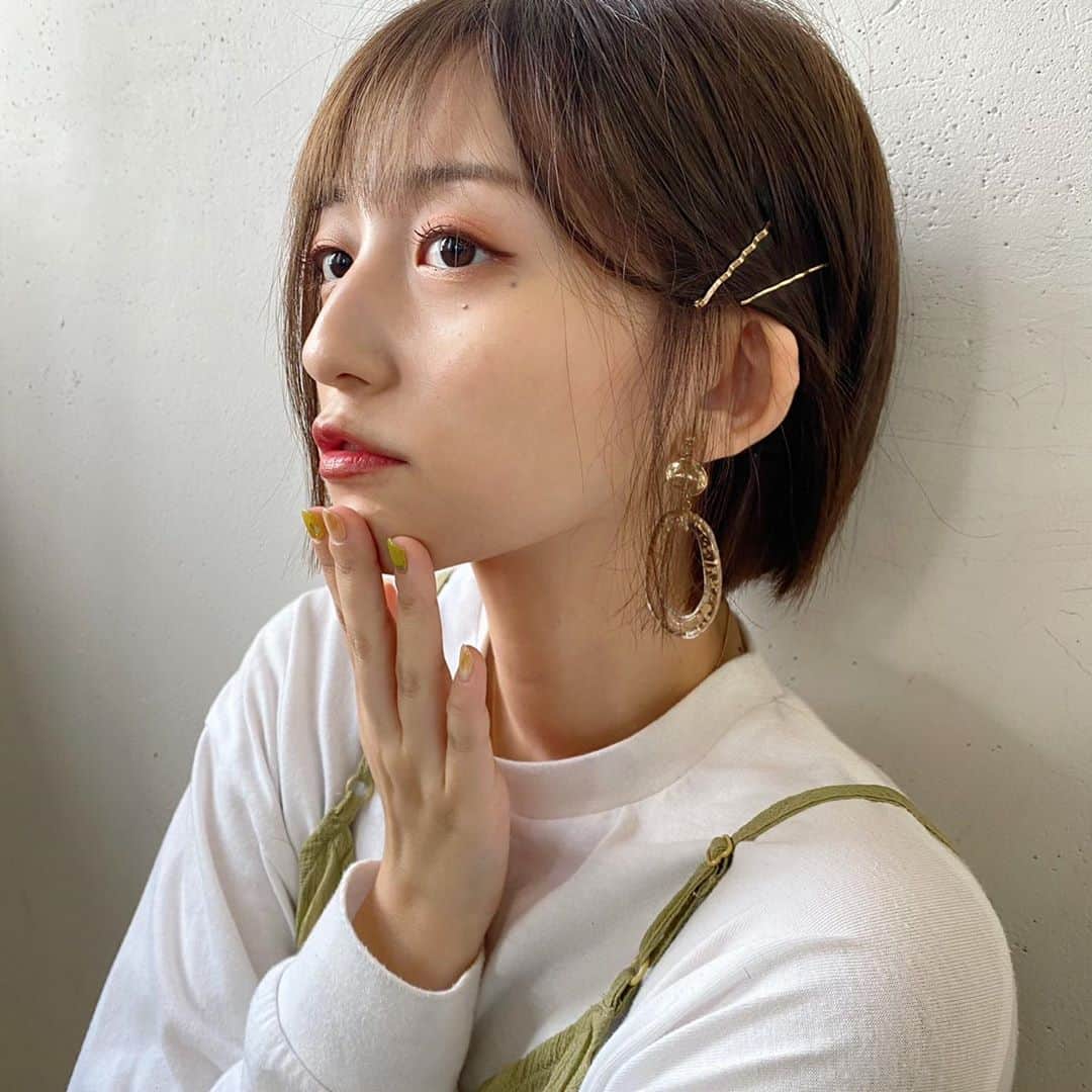 のインスタグラム：「﻿ ﻿ ﻿ ﻿ アクセサリーはシルバーよりゴールド派🥂 ﻿ ﻿ ﻿ 韓国ドラマ観てたら﻿ 久しぶりに前髪伸ばしたくなってきたよ〜﻿ ﻿ どっちが良いかな？﻿ ﻿ ﻿ ﻿ ﻿ ﻿ そしてお得なお知らせ📢﻿ ﻿ 冬だからといって油断大敵！！﻿ ﻿ 銀座カラーなら﻿ 月額3,000円で全身脱毛できます！﻿ ﻿ ﻿ ﻿ 無料カウンセリングのご予約は『 @ginzacalla_official 』の公式アカウントURLからキャンペーンcheck☝️﻿ ﻿ ﻿ ﻿ ﻿ ﻿ #銀座カラー　#脱毛　#全身脱毛　#顔脱毛 #callaPR」
