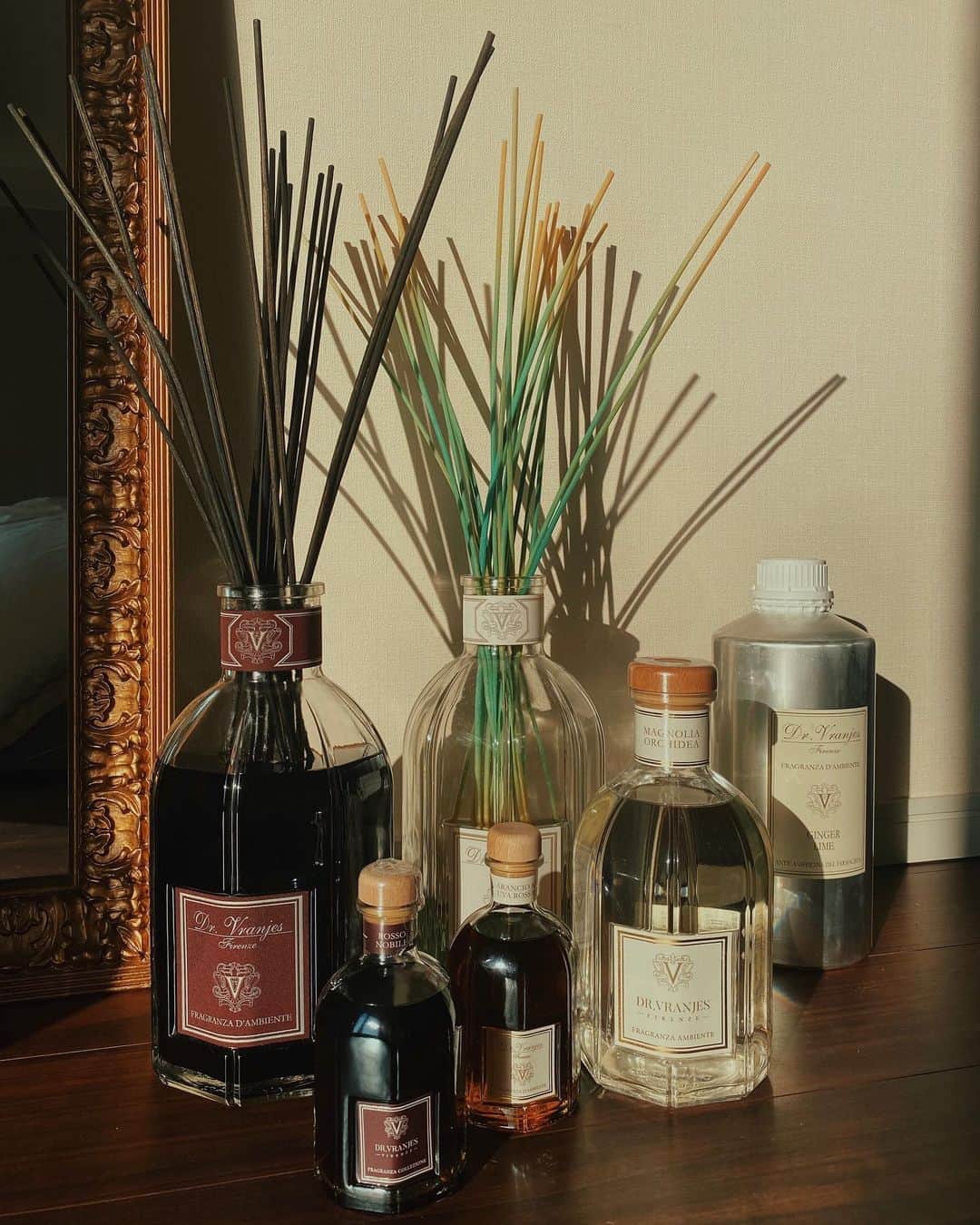 梯真奈美さんのインスタグラム写真 - (梯真奈美Instagram)「お家の香りはお部屋によって変えてるよ🪔  #drvranjes」10月23日 21時37分 - official_manami