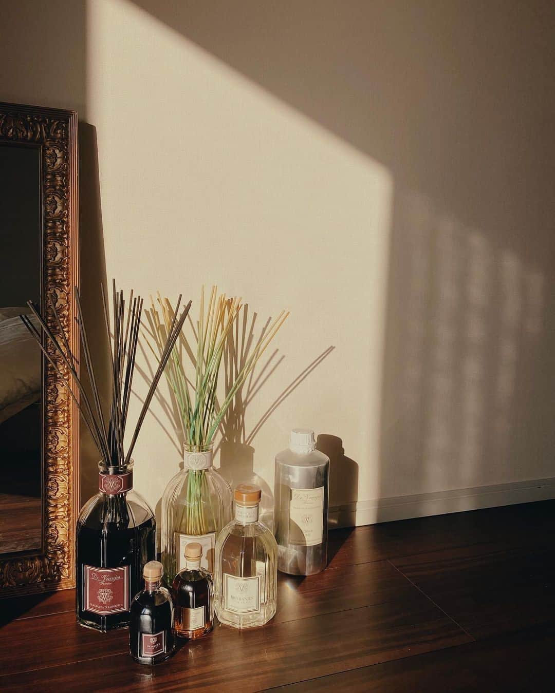 梯真奈美さんのインスタグラム写真 - (梯真奈美Instagram)「お家の香りはお部屋によって変えてるよ🪔  #drvranjes」10月23日 21時37分 - official_manami