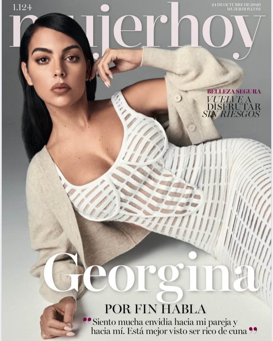 ジェニーさんのインスタグラム写真 - (ジェニーInstagram)「Breathtaking @georginagio on the cover of @mujerhoy wearing the Genny knit bodycon white dress.  Photographer: @jonathansegade  Stylist: @gervasio_perez   #Genny #MadeinItaly #georginarodriguez」10月23日 21時53分 - gennyofficial