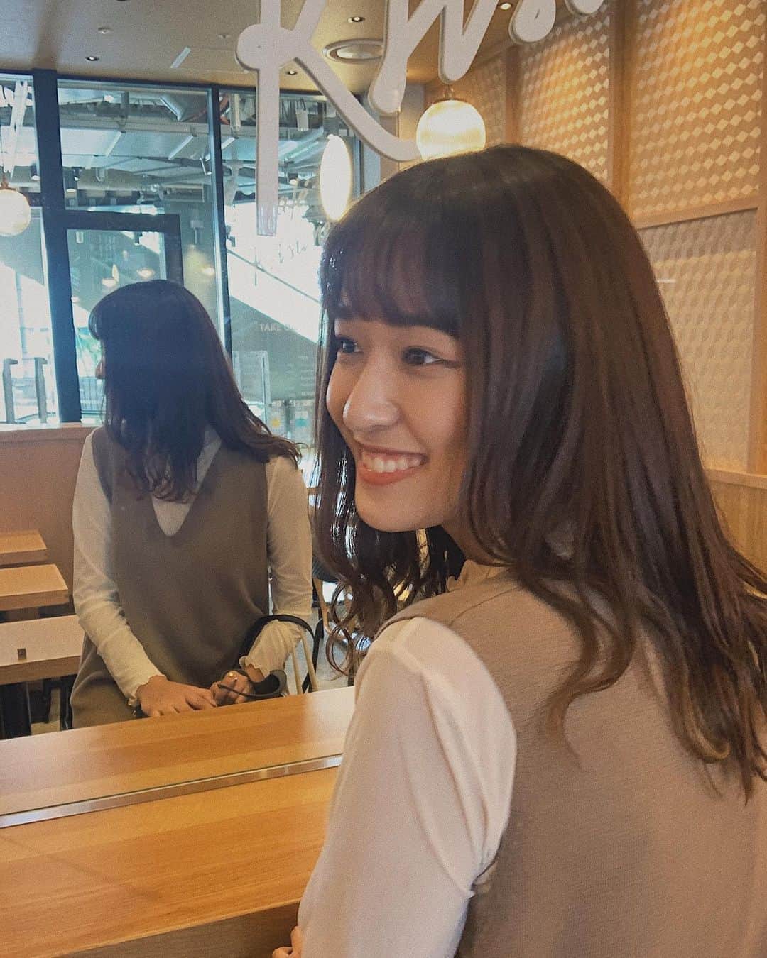 のインスタグラム：「こんばんは！  この日は宮下パークにある #cafekitsune のカフェラテを飲みました〜〜☕️  よくインスタで見かけるキツネのクッキーも 一緒に頂きました🦊💛  昼間は暖かいけど、夜冷え込むので皆さん体調には気をつけてくださいね！！！ 冬ももうすぐだ！！！⛄️ . そして今日の【投票】は お済みでしょうか？？ まだの方いましたら是非お願い致します🌼 . #ミスミスター駒澤コンテスト2020 #ミスコン #駒澤大学 #ミス駒澤 #サロモ #サロンモデル #サロモ受付中 #被写体 #被写体なります #撮影依頼受付中 #ポートレート#ポートレート撮影 #宮下公園 #宮下パーク」