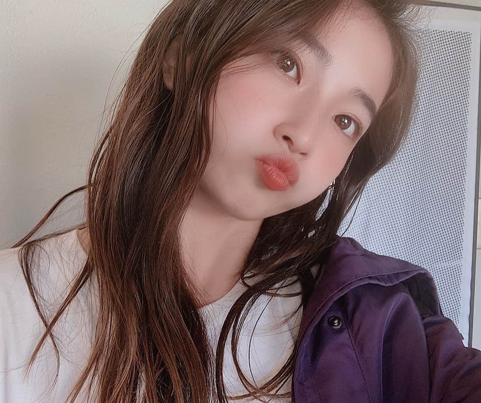 𝐊𝐚𝐤𝐢𝐠𝐢𝐅𝐮𝐤𝐚のインスタグラム：「𝘾𝙖𝙢𝙥 𝙬𝙚𝙖𝙧 🏕 ． 革ジャン着て行こうと思って玄関で 準備してたらキャンプやからって お父さんにこっち貸してあげるって 貸してもらったパーカーが 可愛い紫色でお気に入り🌈💭 ． この2日間マイナスイオン感じまくりでした😌🍃 ． そろそろ紅葉の季節だね🍁✨」