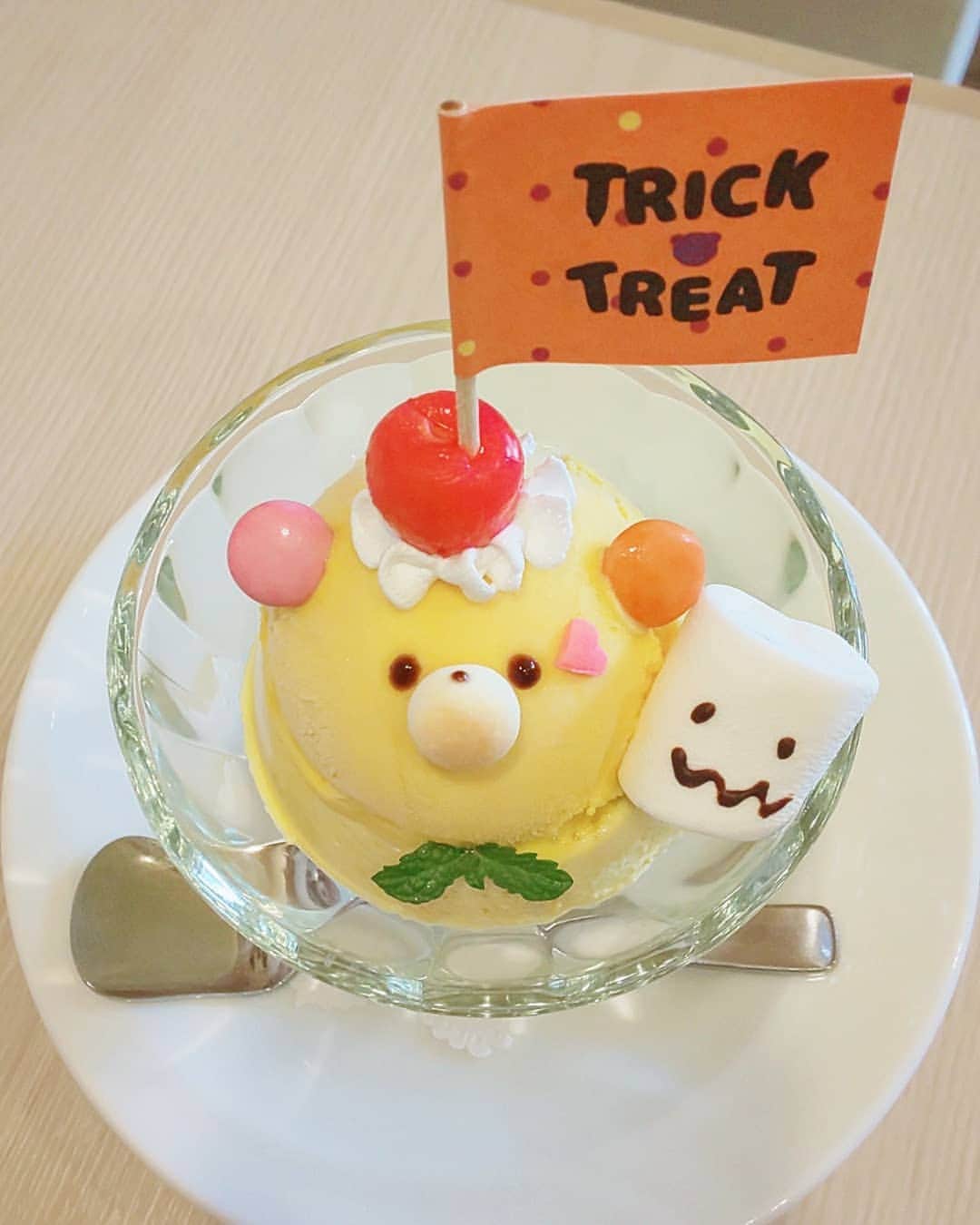 もーさんさんのインスタグラム写真 - (もーさんInstagram)「(*˙︶˙*)☆*° ♡♡♡ 可愛い🐻さんに会える店♡ ・ 📍i_cafe @icafe_cappuccino.and.waffle  ・ ☠🎃HappyHalloween🍭🍬 ・ ◎ハロウィン☆クマッタ ￥ 630 ・ キャー(๑>؂<๑) 今度の🐻も可愛すぎ〜♡♡♡ ・ ぷるぷるパンプキンパンナコッタとかぼちゃアイス🎃 ・ オバケ👻マシュマロもついてる😆 ・ またまたこの瞳に見つめられながら〜 美味しく頂きました😍 ・ ・ ～＊～＊～＊～ #i_cafe#アイカフェ#ハロウィンクマッタ#ハロウィンスイーツ #くまスイーツ#パンナコッタ#御器所カフェ#名古屋カフェ#名古屋インスタ交流会 #あいなご#ナゴレコ#genic_cafe #uwasalabo #genic_sweets #travel_cafe #ジェニサーチ #retrip_cafe #aumoグルメ #グルメディア#おでかけちゃん #東海のカフェ時間 #名古屋カフェ部 #名古屋カフェ巡り #インスタグルメアワード2020 #フォトジェニック#かわいい #名古屋スイーツ」10月23日 21時56分 - mouusan