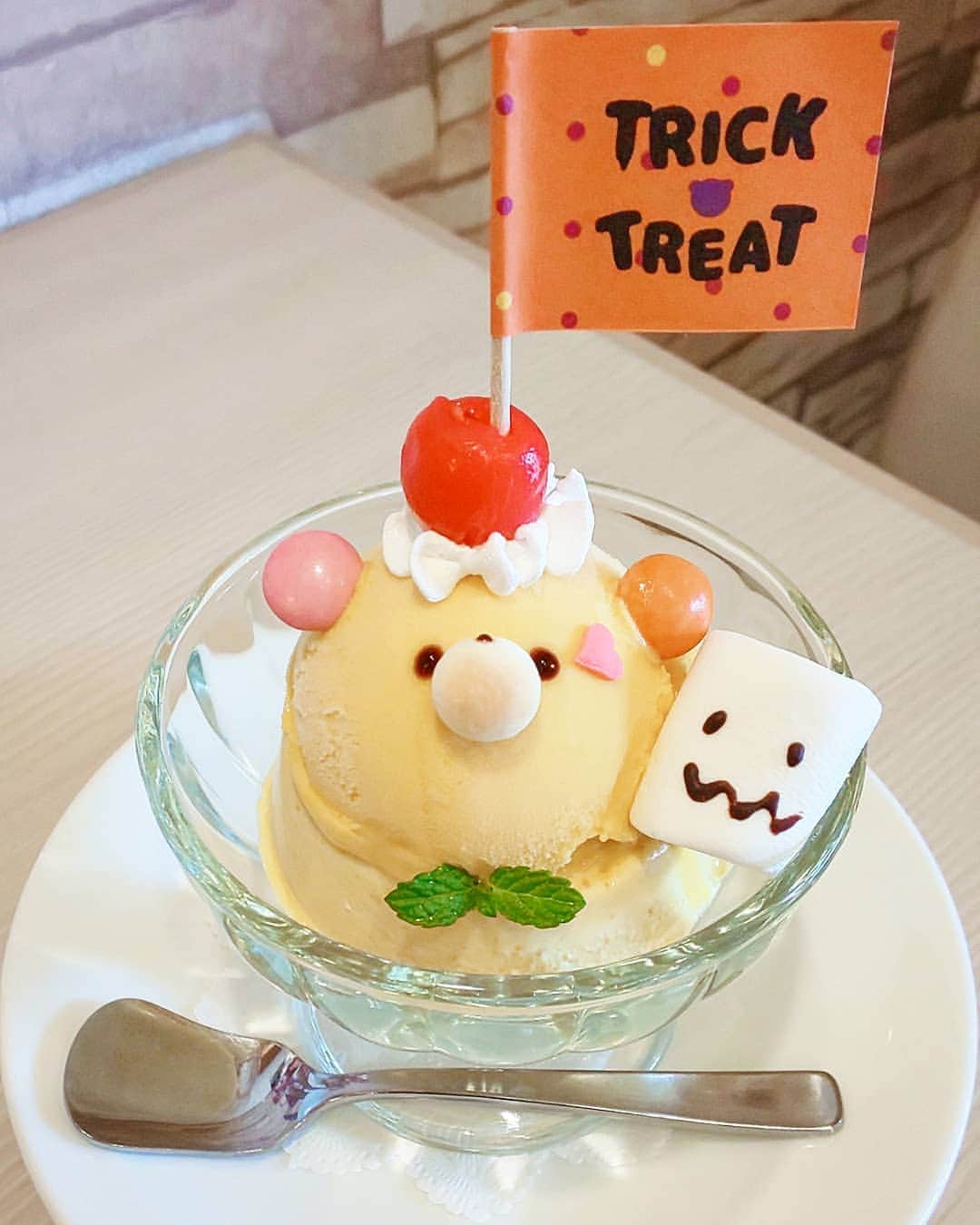 もーさんさんのインスタグラム写真 - (もーさんInstagram)「(*˙︶˙*)☆*° ♡♡♡ 可愛い🐻さんに会える店♡ ・ 📍i_cafe @icafe_cappuccino.and.waffle  ・ ☠🎃HappyHalloween🍭🍬 ・ ◎ハロウィン☆クマッタ ￥ 630 ・ キャー(๑>؂<๑) 今度の🐻も可愛すぎ〜♡♡♡ ・ ぷるぷるパンプキンパンナコッタとかぼちゃアイス🎃 ・ オバケ👻マシュマロもついてる😆 ・ またまたこの瞳に見つめられながら〜 美味しく頂きました😍 ・ ・ ～＊～＊～＊～ #i_cafe#アイカフェ#ハロウィンクマッタ#ハロウィンスイーツ #くまスイーツ#パンナコッタ#御器所カフェ#名古屋カフェ#名古屋インスタ交流会 #あいなご#ナゴレコ#genic_cafe #uwasalabo #genic_sweets #travel_cafe #ジェニサーチ #retrip_cafe #aumoグルメ #グルメディア#おでかけちゃん #東海のカフェ時間 #名古屋カフェ部 #名古屋カフェ巡り #インスタグルメアワード2020 #フォトジェニック#かわいい #名古屋スイーツ」10月23日 21時56分 - mouusan