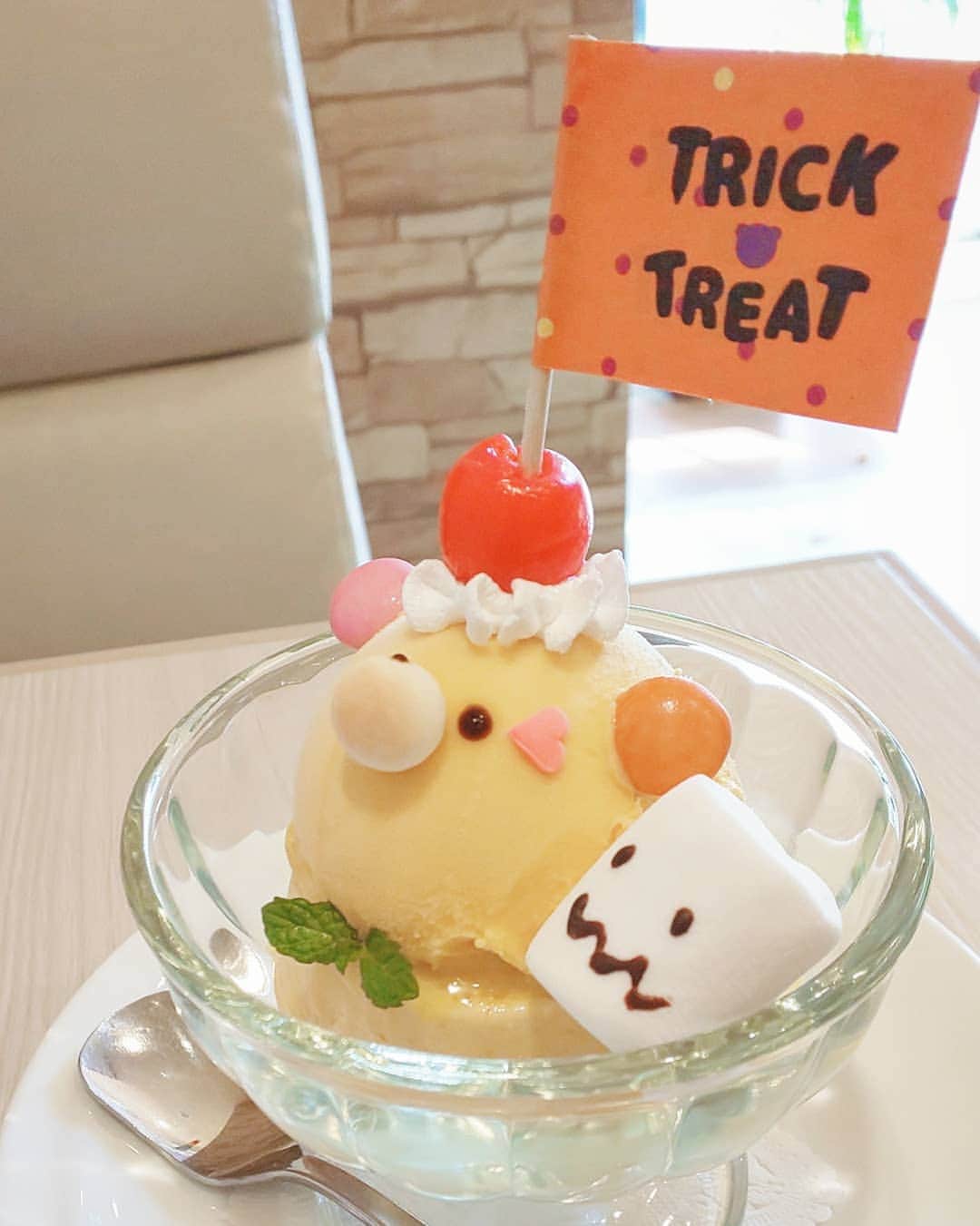 もーさんさんのインスタグラム写真 - (もーさんInstagram)「(*˙︶˙*)☆*° ♡♡♡ 可愛い🐻さんに会える店♡ ・ 📍i_cafe @icafe_cappuccino.and.waffle  ・ ☠🎃HappyHalloween🍭🍬 ・ ◎ハロウィン☆クマッタ ￥ 630 ・ キャー(๑>؂<๑) 今度の🐻も可愛すぎ〜♡♡♡ ・ ぷるぷるパンプキンパンナコッタとかぼちゃアイス🎃 ・ オバケ👻マシュマロもついてる😆 ・ またまたこの瞳に見つめられながら〜 美味しく頂きました😍 ・ ・ ～＊～＊～＊～ #i_cafe#アイカフェ#ハロウィンクマッタ#ハロウィンスイーツ #くまスイーツ#パンナコッタ#御器所カフェ#名古屋カフェ#名古屋インスタ交流会 #あいなご#ナゴレコ#genic_cafe #uwasalabo #genic_sweets #travel_cafe #ジェニサーチ #retrip_cafe #aumoグルメ #グルメディア#おでかけちゃん #東海のカフェ時間 #名古屋カフェ部 #名古屋カフェ巡り #インスタグルメアワード2020 #フォトジェニック#かわいい #名古屋スイーツ」10月23日 21時56分 - mouusan