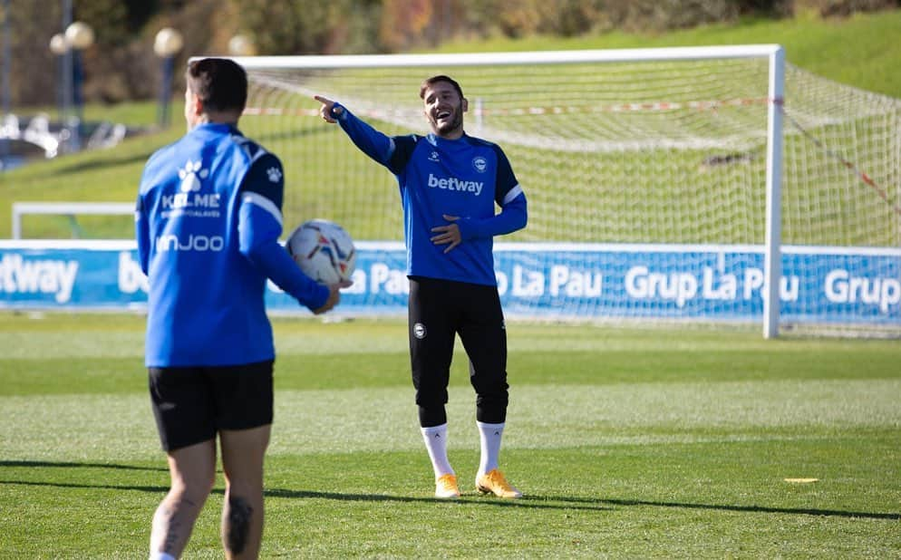 ルーカス・ペレスさんのインスタグラム写真 - (ルーカス・ペレスInstagram)「⚽️JUNTOS ⚽️ #goazenglorioso 💪🏾🔵⚪️」10月23日 21時57分 - 10lp