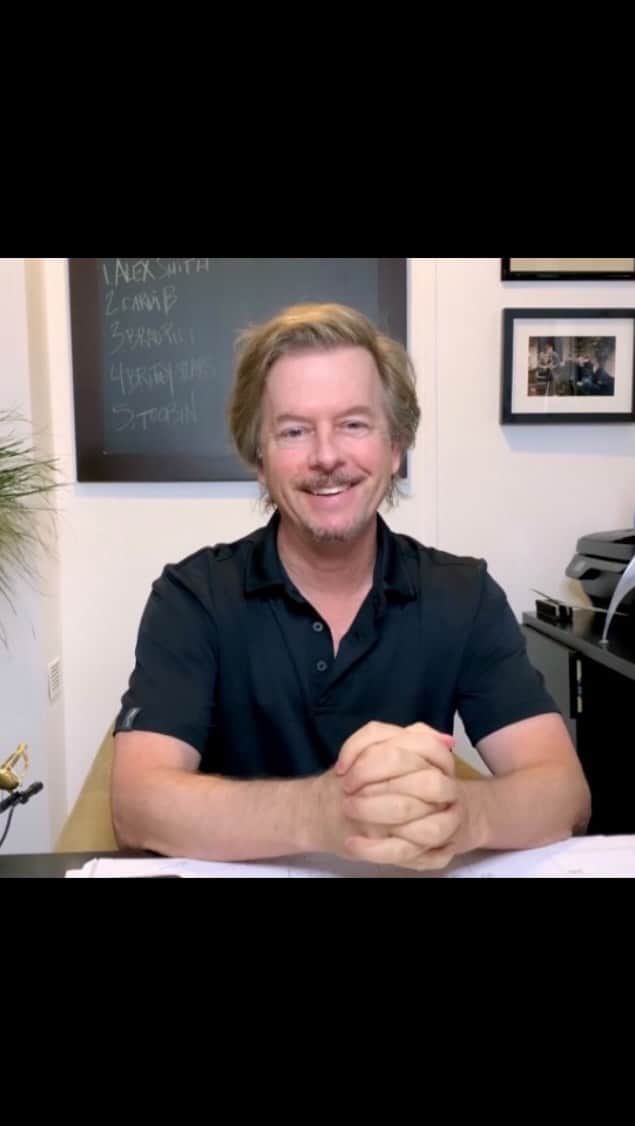 デヴィッド・スペードのインスタグラム：「I talk Brad catfish, Britney Spears who needs @kyliejenner to help her with makeup, and Alex Smith’s tinker toy legs I’m worried about」