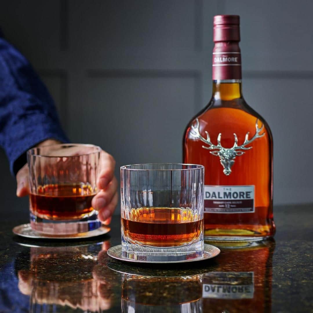 The Dalmoreさんのインスタグラム写真 - (The DalmoreInstagram)「A twist on our classic single malt story. The Dalmore's signature maturation in American white oak ex-bourbon casks, ten-years in this case, is intensified by up to three additional years maturing in casks enriched with a bespoke sherry blend of Oloroso and Pedro Ximénez.   The result, a full sherry cask finish with layers of sherry and oak influence for a sweet fruit and decadent spice drinking experience.  A true partnership.  #dalmorewhisky #dalmore」10月23日 22時00分 - thedalmore