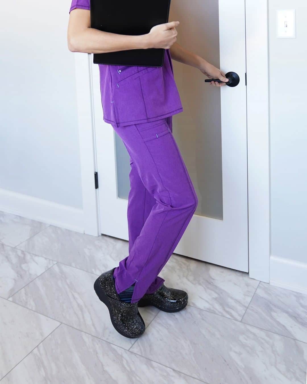 ダンスコのインスタグラム：「Kick it in new clogs!  1) Enter to win by tagging two friends in the comments. 2) Make sure you’re following @dansko on Instagram. Dansko has been proud to support nurses and healthcare workers throughout their journey, and through our donation efforts over the past months. This year, we are celebrating nurses and healthcare workers all year long! Giveaway Rules: Giveaway runs 10/23/20 at 9:00 AM EST - 10/25/20 at 11:59 PM EST. No purchase necessary. One winner will be randomly selected and will be notified via DM. Verification that the winner is a nurse or healthcare worker may be required in the form of a nurse’s badge or ID. Winner will win one pair of Dansko shoes from the current collection with a total estimated retail value of $150 each. Giveaway not associated with Instagram. Full terms and conditions at the link in the bio.」