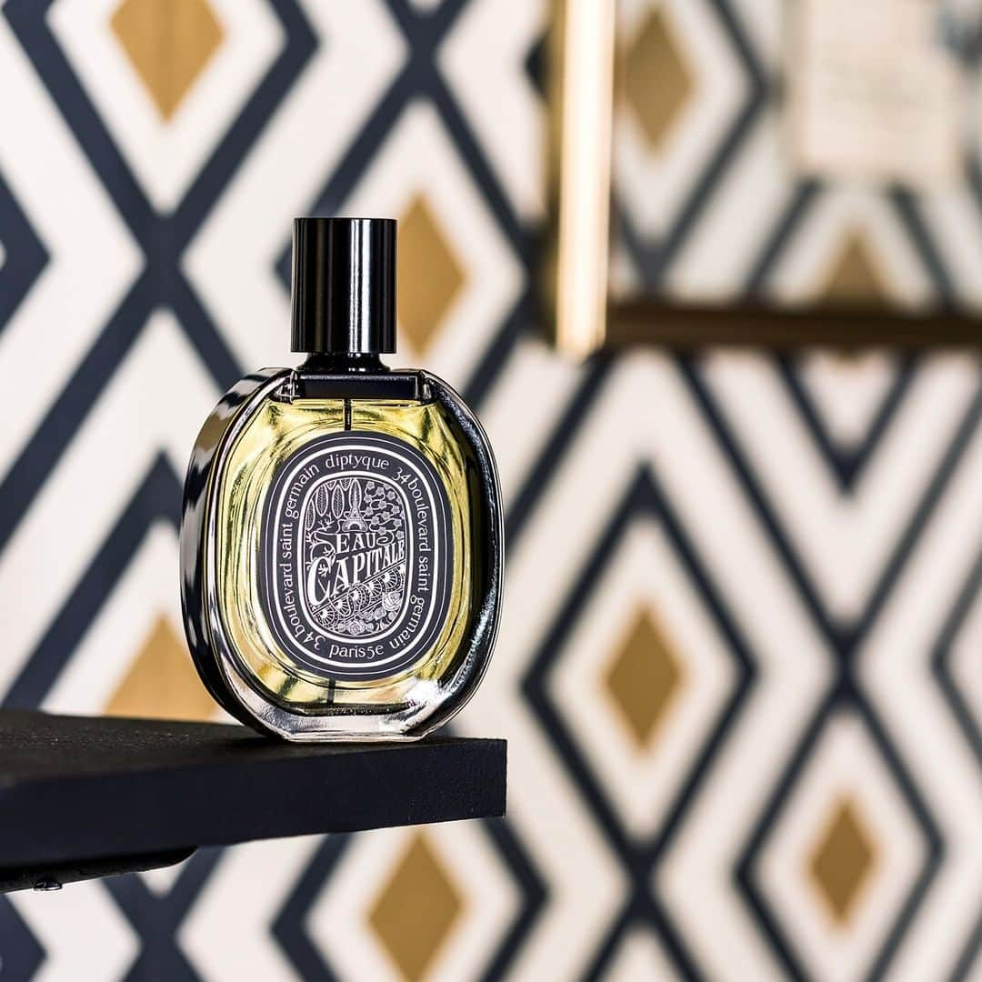 ディプティックさんのインスタグラム写真 - (ディプティックInstagram)「diptyque’s first chypre accord, Eau Capitale is dedicated to the Maison’s birthplace, Paris – a Paris blooming with Art Nouveau flowers… #diptyqueparis #nichefragrance #dityque #paris #capitale」10月23日 22時00分 - diptyque