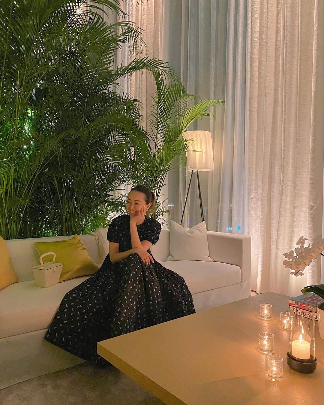 翁安芸さんのインスタグラム写真 - (翁安芸Instagram)「心地のいい素敵な空間で、 大好きな人との心地のいい愉快な時間。  #happymoment #editionhotel #toranomonedition #akiweng #tokyo #ceciliebahnsen」10月23日 13時17分 - akinyc