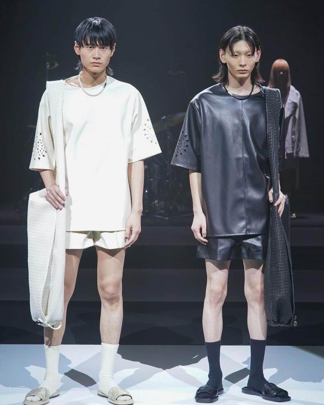 カンのインスタグラム：「HARE 2021 S/S  @hare_official  thank you🙏  #hare #model #rakutenfashionweektokyo #ss #2021 #collection」