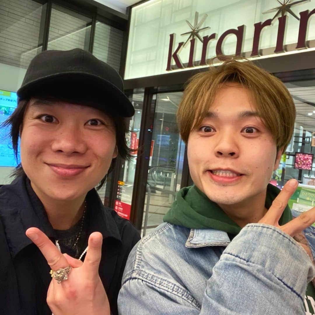財部亮治のインスタグラム：「兄貴とご飯いきました😂 兄貴は兄貴すぎました✨ @hazzie840」