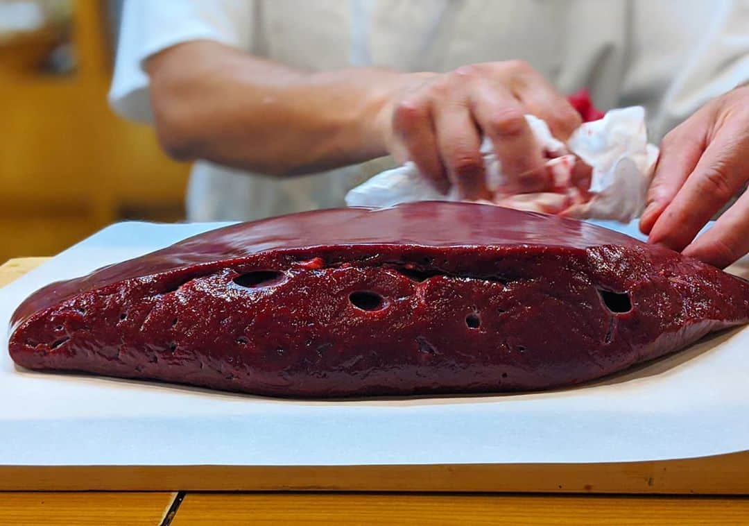 天本正通 さんのインスタグラム写真 - (天本正通 Instagram)「近江牛のレバーのステーキがめちゃくちゃ凄かったーー！！！ タンのような食感。臭みは一切無し。」10月23日 13時39分 - masamichiamamoto