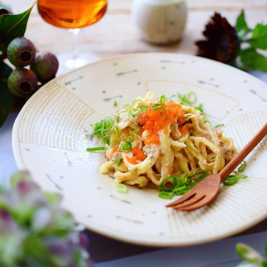 nao_cafe_のインスタグラム：「和風パスタ . こんにちは 和風の味付けがかなり美味しいパスタを作ってしまいました💕 海苔の佃煮とタラコをメインにオリーブ油などと味付け。 仕上げにとびっことネギを乗せていただきました♡ 合わせたパスタはドイツ産シュペッツェレ。 . こちらのパスタ、初めて食べたのですが、 もちもちしてソースもよく絡んでとっても美味しい！！ 和風ソースもとの相性もバッチリでした☺️  こちらのパスタ、輸入食材のお店などで購入できます。 . . . 2020.10.23 . . #FoodMatchEU #ヨーロッパの食材 #シュペッツェレ #和風パスタ #PR」