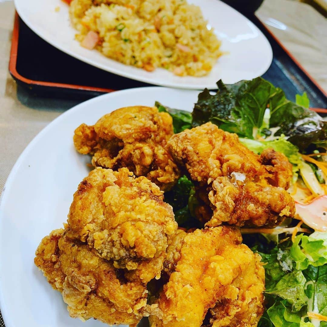 HIROさんのインスタグラム写真 - (HIROInstagram)「マーボー豆腐＆チャーハンセットを変更🤣🤣🤣 #マーボー豆腐 #チャーハン #ランチ  #変更 #辛いの苦手 #唐揚げ  #昼ごはん #日替わりランチ #日替わり」10月23日 14時11分 - hiro19770420