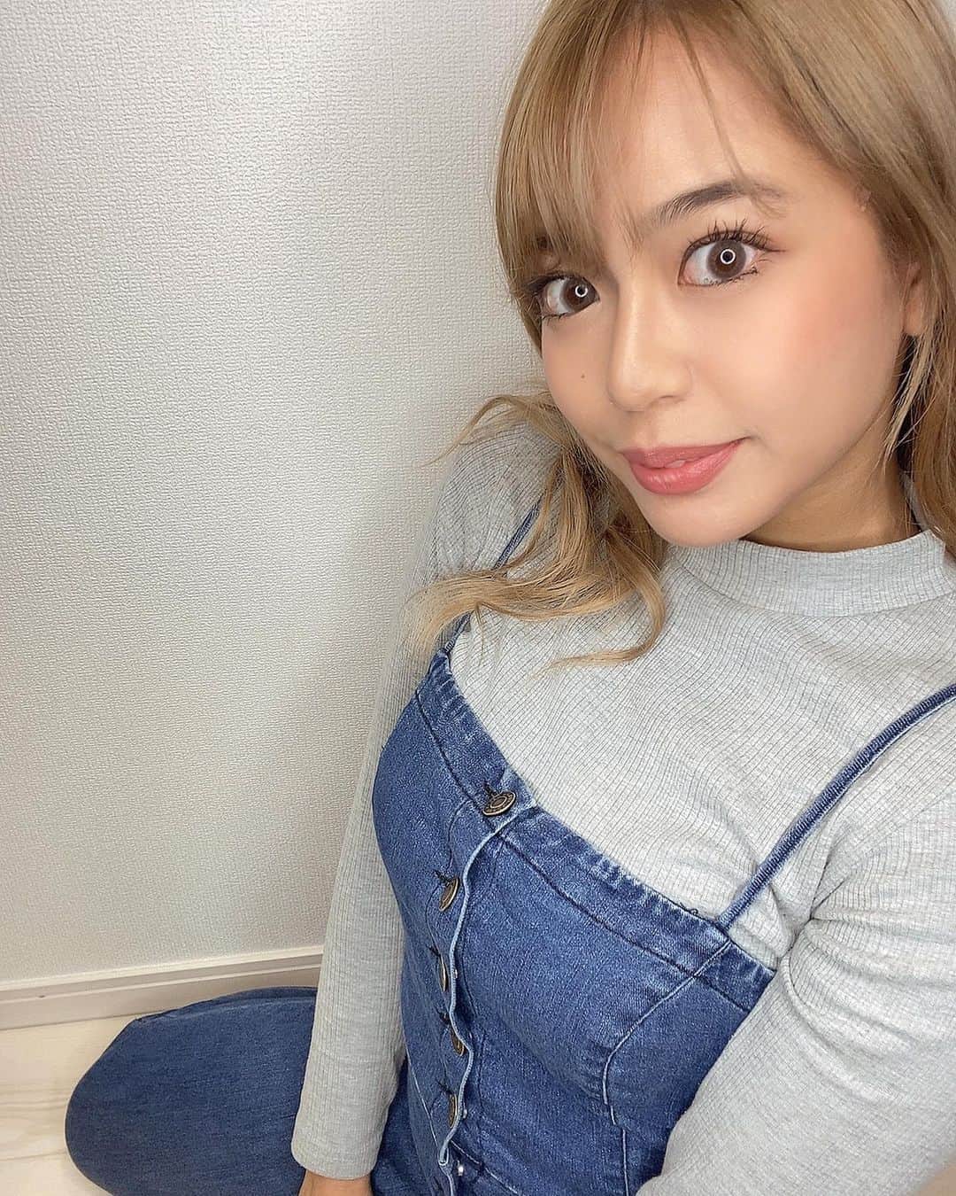 まさちゃんさんのインスタグラム写真 - (まさちゃんInstagram)「今朝自分とちゃんと向き合おうと思って体重測ったらかなり増えててw このままだと本当にやばいので自炊初めてゆるーくダイエットしようと思う😅 本当に寒くなると毎年爆食いやめられない😞(ニットととかで誤魔化せるから気が抜けるw) . . 私流のダイエット法は最初は自然なものを口にする事から初めて徐々に脂質を減らしたりカロリー計算していくよ😘 食事内容とかストーリーに載せてくね😄  #youtube #筋トレ #ダイエット #ムチムチ #workout #workoutgirl #fitnessgir #youtuber #筋トレユーチューバー #筋トレ女子　#減量飯　#トレーニングウェア　#ジム　#ヨガ　#モチベーション　#トレーニング　#自分磨き　#美容　#フィットネス #六本木ジム　#ヒップアップ　#アレンジヘア　#ファッション」10月23日 14時14分 - masachin21