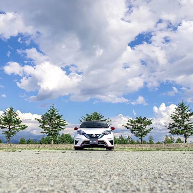 日産自動車さんのインスタグラム写真 - (日産自動車Instagram)「Photo by @ykr527﻿ ﻿ #日産ノート #nismo #夏空 #日産 #nissan﻿ #ニッサン #nissanjapan #5523﻿ ﻿ #5523 をつけた素敵な投稿をリポストでご紹介します♪」10月23日 14時15分 - nissanjapan