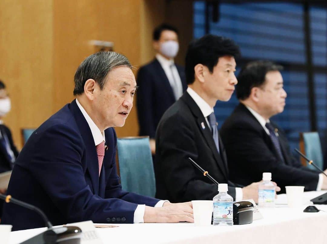 首相官邸さんのインスタグラム写真 - (首相官邸Instagram)「経済財政諮問会議において、ポストコロナの我が国の課題として極めて重要な「デジタル化の加速」と「新たな人の流れをつくること」によって、経済を活性化する方策について、議論しました。  #経済財政諮問会議 #ポストコロナ @suga.yoshihide」10月23日 14時21分 - kantei