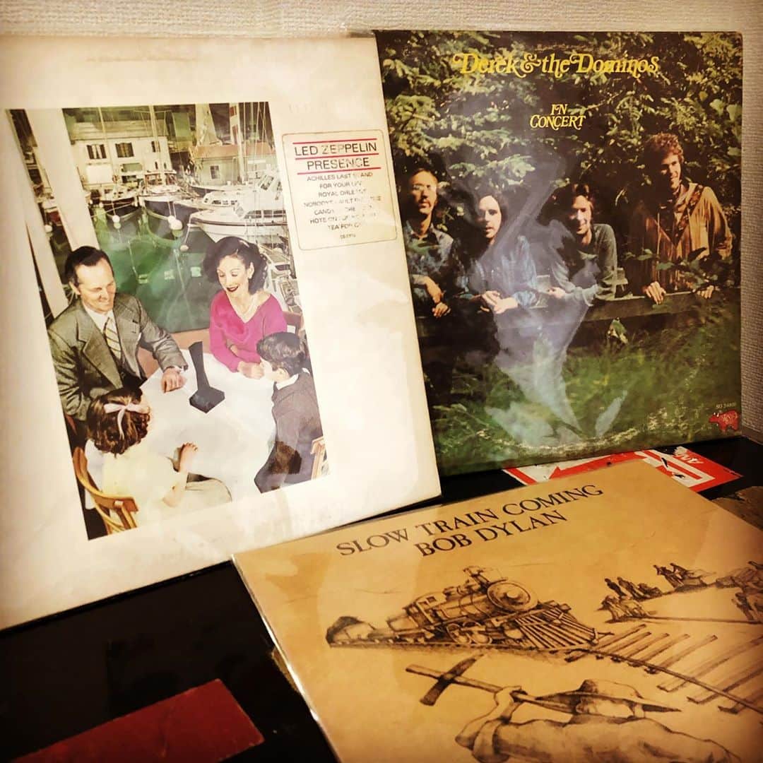 外園一馬さんのインスタグラム写真 - (外園一馬Instagram)「コロナ以降、ずっと我慢していたレコード屋へ。 針を落とす瞬間がたまりません。  #ledzeppelin  #derekandthedominos  #bobdylan  #vinyl  #analogrecord」10月23日 14時26分 - kazumasotozono_gt