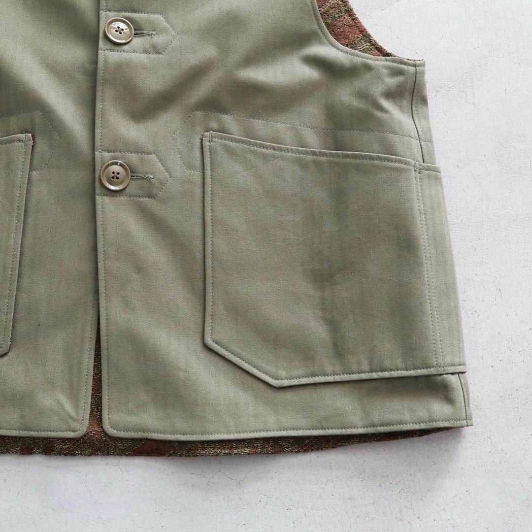 wonder_mountain_irieさんのインスタグラム写真 - (wonder_mountain_irieInstagram)「_ Engineered Garments / エンジニアードガーメンツ "Over Vest - HB Twill" ¥42,900- _ 〈online store / @digital_mountain〉 https://www.digital-mountain.net/shopdetail/000000012275/ _ 【オンラインストア#DigitalMountain へのご注文】 *24時間受付 *15時までのご注文で即日発送 * 1万円以上ご購入で送料無料 tel：084-973-8204 _ We can send your order overseas. Accepted payment method is by PayPal or credit card only. (AMEX is not accepted)  Ordering procedure details can be found here. >>http://www.digital-mountain.net/html/page56.html  _ #NEPENTHES #EngineeredGarments #ネペンテス #エンジニアードガーメンツ _ 本店：#WonderMountain  blog>> http://wm.digital-mountain.info _ 〒720-0044  広島県福山市笠岡町4-18  JR 「#福山駅」より徒歩10分 #ワンダーマウンテン #japan #hiroshima #福山 #福山市 #尾道 #倉敷 #鞆の浦 近く _ 系列店：@hacbywondermountain _」10月23日 14時36分 - wonder_mountain_