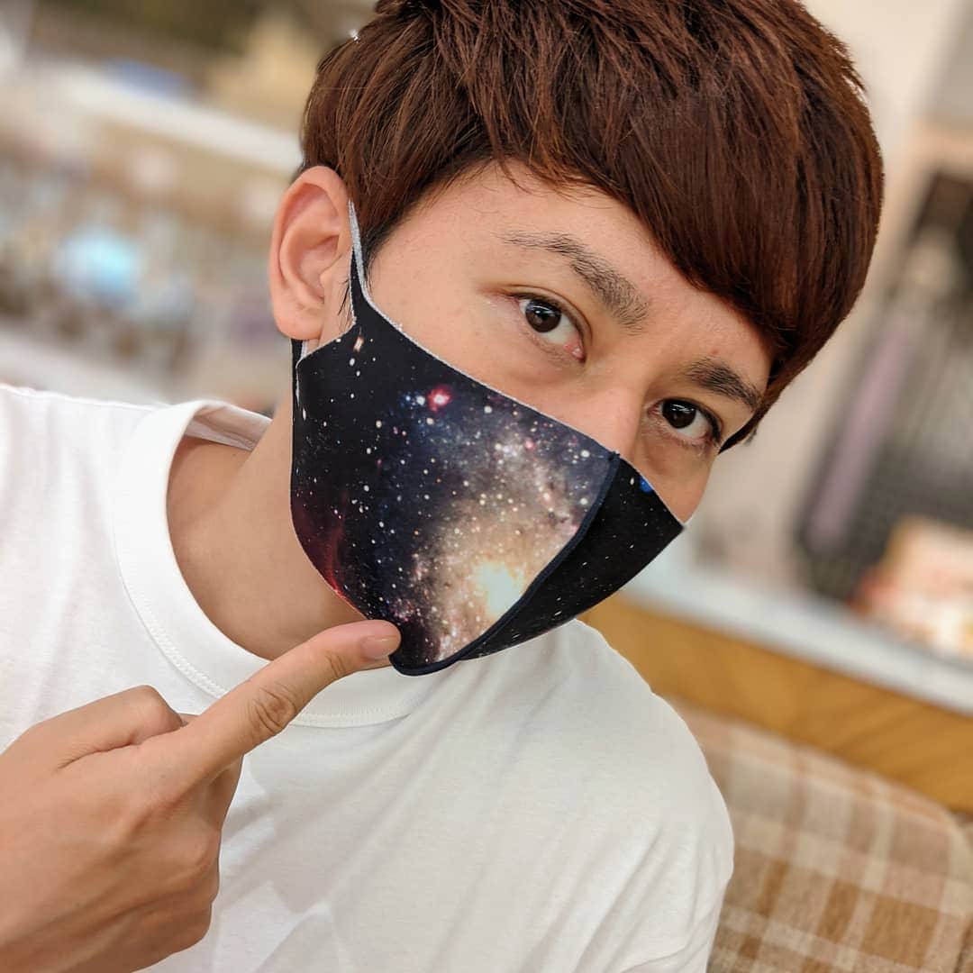 月野帯人さんのインスタグラム写真 - (月野帯人Instagram)「月のマスクだよ(^^) #マスク#宇宙マスク」10月23日 14時39分 - taitotsukino