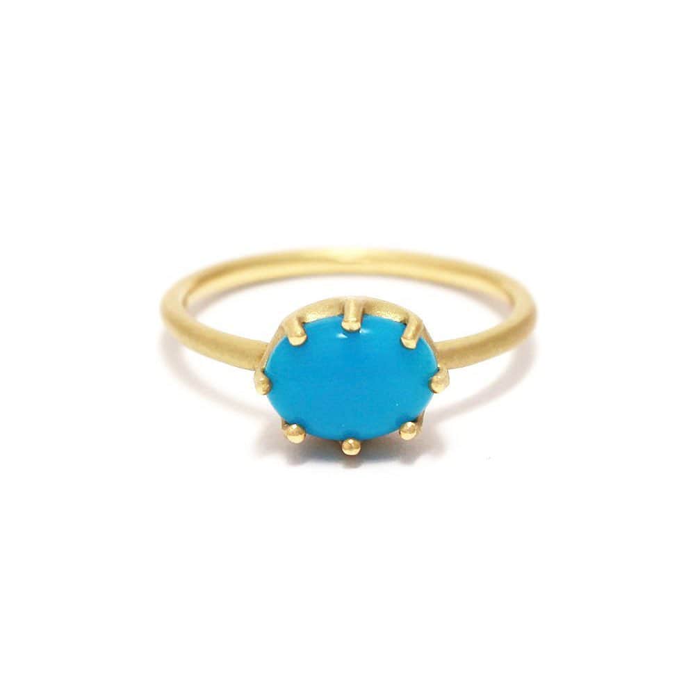 ミキアさんのインスタグラム写真 - (ミキアInstagram)「Luminis "luminis"とはラテン語で光を放つを意味しています。青空のようなブルーのターコイズ、果実のようなピンクコーラルの美しさを最大限に引き出すよう側面のゴールドは限りなく小さい爪で石を留めています。 Luminis "Luminis#" is a Latin word that means to shine. I use infinitesimal gold claws to maximize the beauty of the blue sky blue turquoise and fruitful pink coral. #turquoise#pinkcoral#k18#gold#earrings#ターコイズ#さんご#jewelry#リング#ピアス」10月23日 14時40分 - mikiajewelry