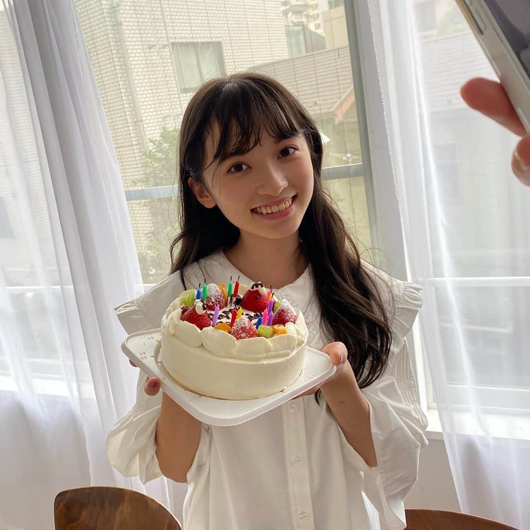 ニコ☆プチのインスタグラム：「とある撮影の日﻿ ﻿ アリスの誕生日をお祝いしたよ〜🎊﻿ ﻿ バースデーガールと、サプライズをたくらむ人々(笑)。﻿ ﻿ ﻿ 詳しくは12月号撮影日記をチェック💕﻿ ﻿ ﻿ #ニコプチ﻿ #桧山ありす﻿ #藤岡舞衣﻿ #和田美羽﻿ #森﨑美月﻿ #近藤藍月」